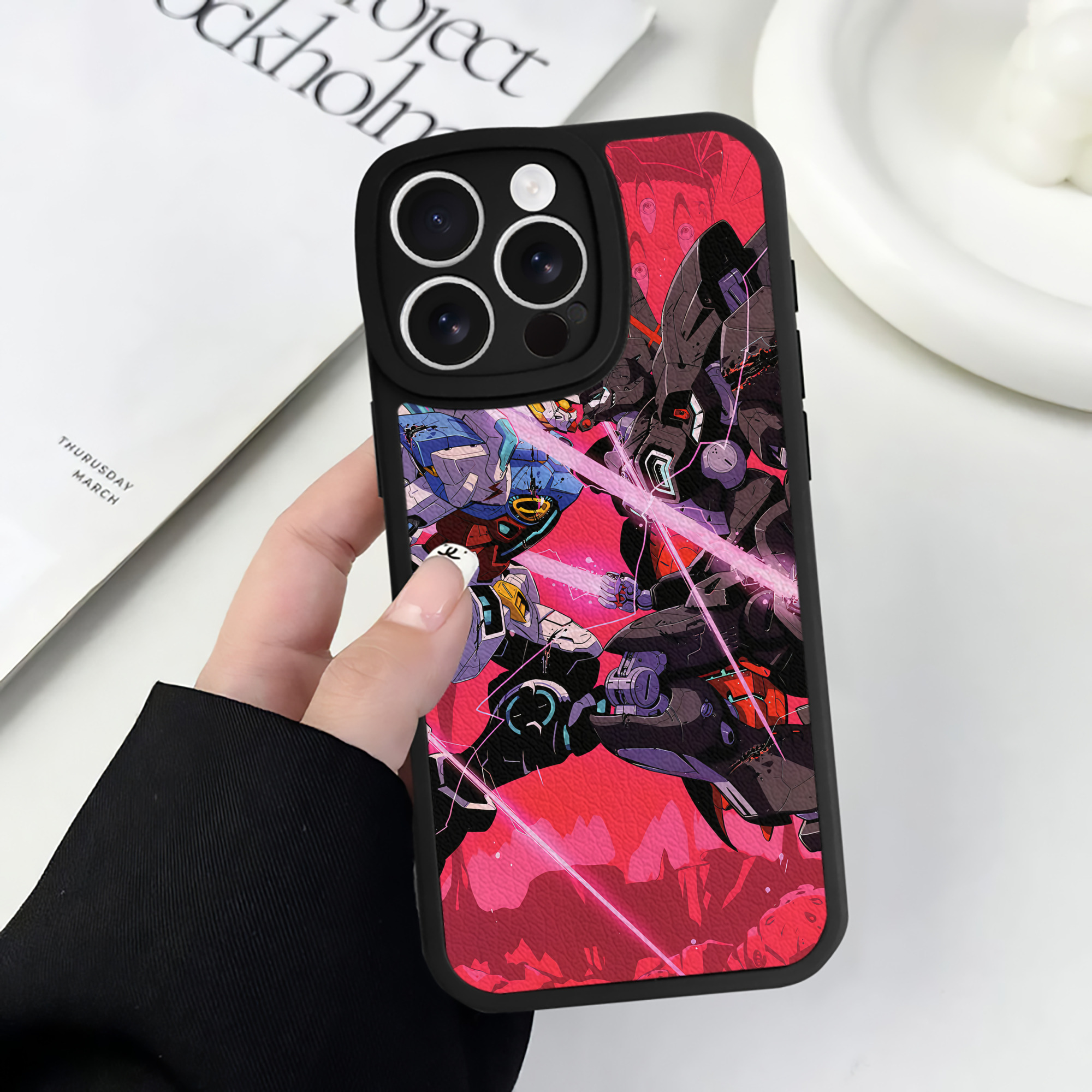 （画像用） 機動戦士ガンダム Mobile Suit Gundam 【iPhone 16シリーズ対応】シリコンスマホケース（レザー調） 材質：シリコン